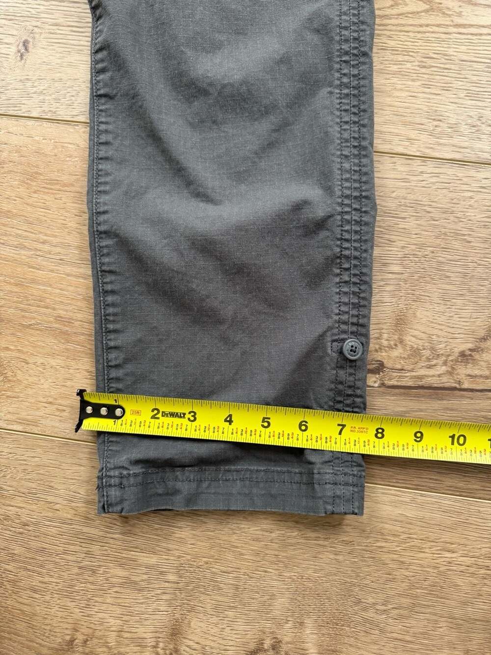 Eddie Bauer Slightly Curvy Cropped Cargo Pants Women’s 2 Gray Roll Tab Hiking - Picture 9 of 15